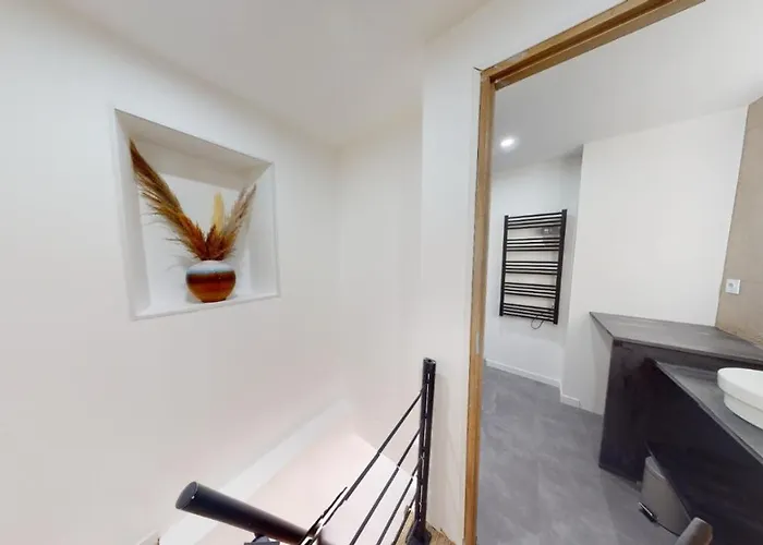 Charmante Maison En Pierre - Centre - *